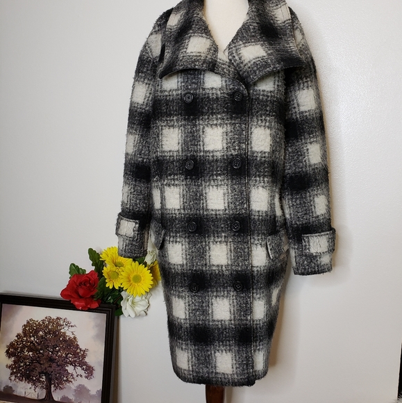 SOLD***Banana Republic Double Breasted Wool Coat - Picture 16 of 16